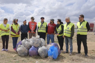 Karaman’da "Bugün temizle, yarın nefes al" sloganıyla doğaya atılan çöpler toplandı