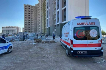 Karaman’da 12’nci kattan düşen inşaat işçisi hayatını kaybetti 