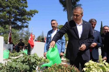 Karaman’da 15 Temmuz’da şehitlikler ziyaret edildi 