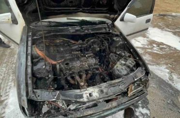 Karaman’da alev alan otomobil kullanılamaz hale geldi 