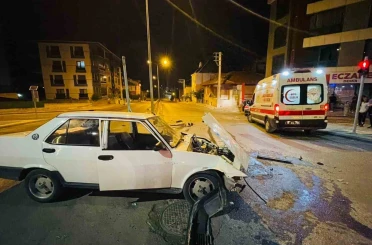 Karaman’da iki otomobilin çarpıştığı kaza ucuz atlatıldı 