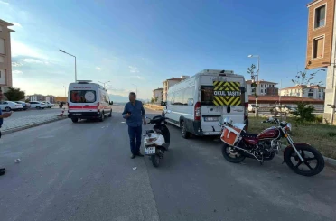 Karaman’da minibüse çarpan motosikletin sürücüsü yaralandı 