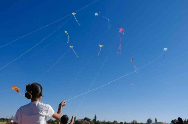 Karaman’da rengarenk uçurtmalar gökyüzünü süsledi 