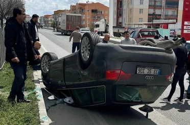 Karapınar’da kontrolden çıkan otomobilin takla atmasıyla 2 kişi yaralandı