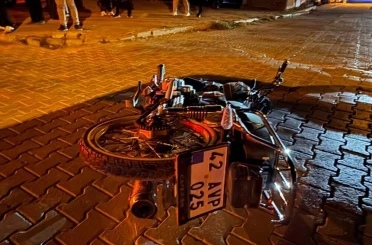 Karapınar'da motosiklet ile otomobil çarpıştı: 2 yaralı