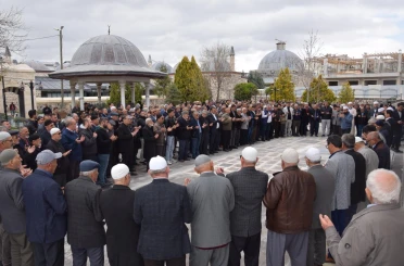 Karapınar’dan hacı adayları dualarla uğurlandı