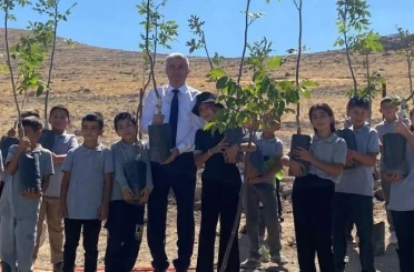 Karapınar’da "100 Öğrenci 100 Fidan" etkinliği 