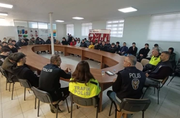 Karasu’da lise öğrencilerine polislik mesleği anlatıldı 