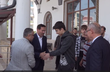 Karatay Belediye Başkanı Hasan Kılca, Cuma Buluşmaları kapsamında Fetih Mahallesi’nde vatandaşlarla bir araya geldi.