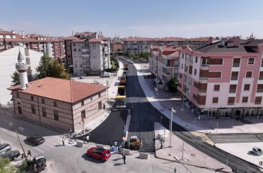 Karatay Belediyesi Karakayış Caddesi’nde sıcak asfalt çalışmalarını tamamladı