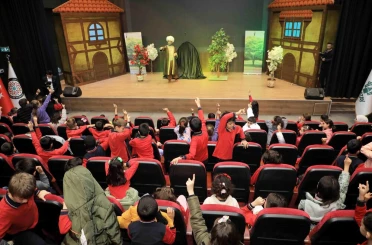 Karatay Belediyesi’nden Öğrencilere Tiyatro Etkinliği