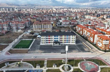 Karatay’da 8 okula FIFA standardında yeni halı saha 