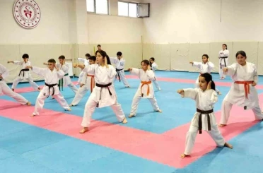 Karate Kış Okulu 3. Grup çalışmaları sürüyor 