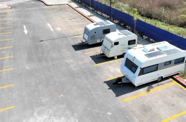 Karavan tutkunları için 210 araçlık modern park alanı 