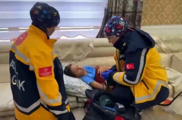 Kardan barikatları UMKE aştı: Yüksekova’da zamana karşı yaşam mücadelesi 