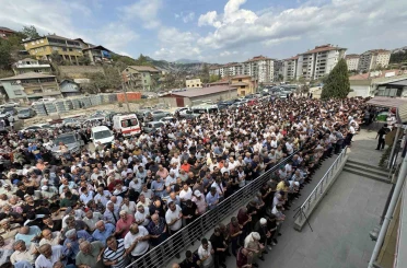 KARDEMİR’deki iş kazasında yaşamını yitiren Yağız’ı yüzlerce kişi uğurladı 