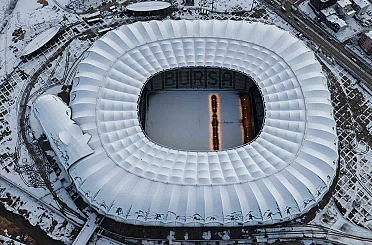 Karla kaplı Timsah Arena Stadyumu böyle görüntülendi 