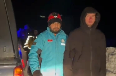 Karlı yollar aşıldı, hasta hastaneye ulaştırıldı 