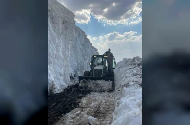 Karlı yollar göçerler için açılıyor 