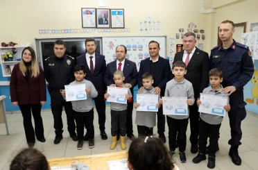 Karneler alındı, tatil zili çaldı: Karasu’da 12 bin öğrenci karne sevinci yaşadı 