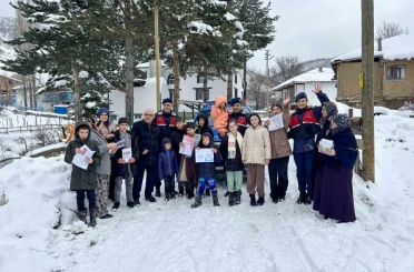 Karnelerini jandarma ekipleri ulaştırdı 