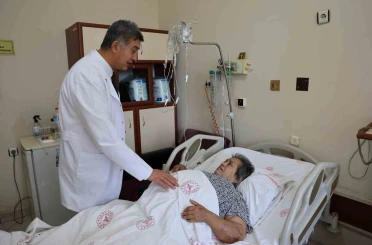 Karnından 40 kilogram kitle çıkarıldı 