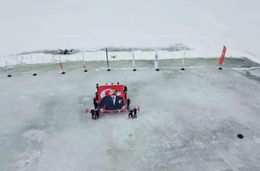 Kars Çıldır Gölü’nde buz üstünde muhteşem şölen 