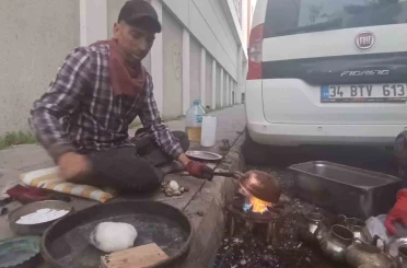 Kars sokaklarında alın teriyle geçim: Karı-koca kalaycılık yaparak ekmeklerini kazanıyor 
