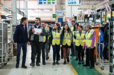 Karsan’dan meslek liselerindeki kız öğrencileri iş hayatına hazırlayacak hamle 