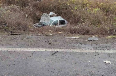 Karşı şeride geçen otomobil ticari araçla çarpıştı: 1 yaralı 