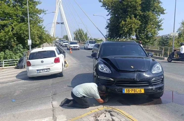 Karşı yola geçmek için alt geçidi kullanmadı, kaza kaçınılmaz oldu 
