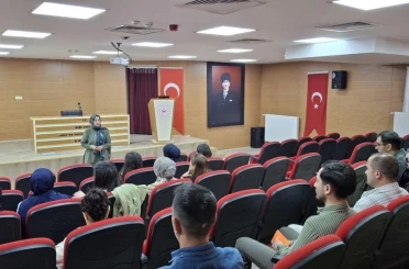 Kars’ta Aile ve Sosyal Hizmetler personeline teknoloji bağımlılığı eğitimi 