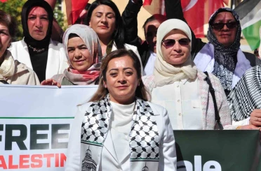 Kars’ta AK Parti Kadın Kolları’ndan "Gazze için sessiz çığlık" 