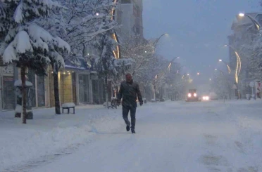 Kars’ta eğitime kar engeli: 40 santimetre kar yağdı! 