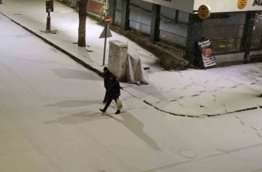 Kars’ta Nisan sürprizi: Şehir merkezi 5 dakikada beyaza büründü 