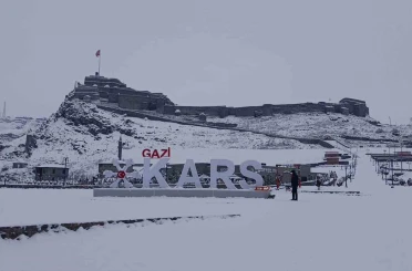 Kars’ta okullar tatil edildi, uçak seferleri iptal! 