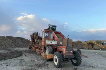 Kars’ta şeker pancarı hasadında yoğun mesai: Çiftçiler zamanla yarışıyor 