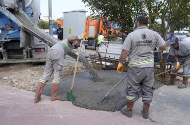 Kartal Belediyesi, Balıkçılar Çarşısı yangınının ardından esnafa destek vermeye devam ediyor 
