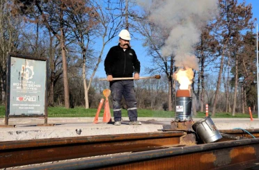 Kartepe Tramvay Hattı’nda raylar kaynak ile birleşiyor 