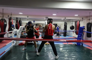 Kartepe’de çocuklar kışı sporla geçiriyor 