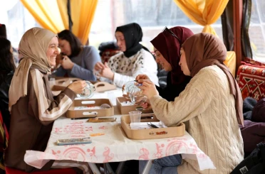Kartepe’de kurulan otağ çadırında geleneksel sanatlar yaşatılıyor 