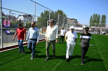 Kartepe’ye iki yeni halı saha 