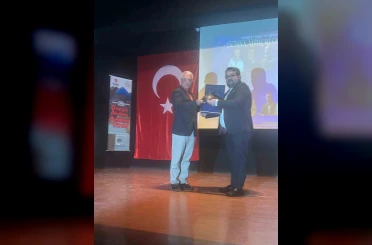 Kasap Halil Usta’nın sahipleri Bakışgan kardeşlere dünya ahilik ödülü 