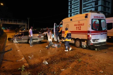Kastamonu’da can pazarı: Yaralıyı kurtarmaya çalışanlara başka bir araç çarptı : 6 yaralı 