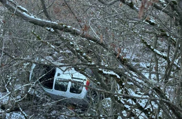 Kastamonu’da hafif ticari araç şarampole yuvarlandı, sürücü yara almadan kurtuldu 