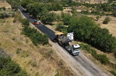 Kastamonu’da köy yolları sıcak asfaltla buluşturuluyor 