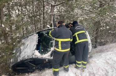 Kastamonu’da otomobil şarampole yuvarlandı: 2 yaralı 