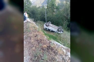 Kastamonu’da otomobil tarlaya yuvarlandı: 3 yaralı 