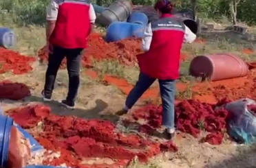 Katkı maddesi kullanılarak üretilen tonlarca domates posasına ve biber salçasına el konuldu 