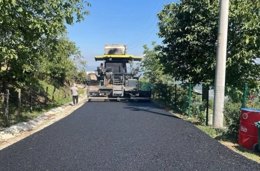 Kavakbıçkı köyünde sıcak asfalt çalışması 